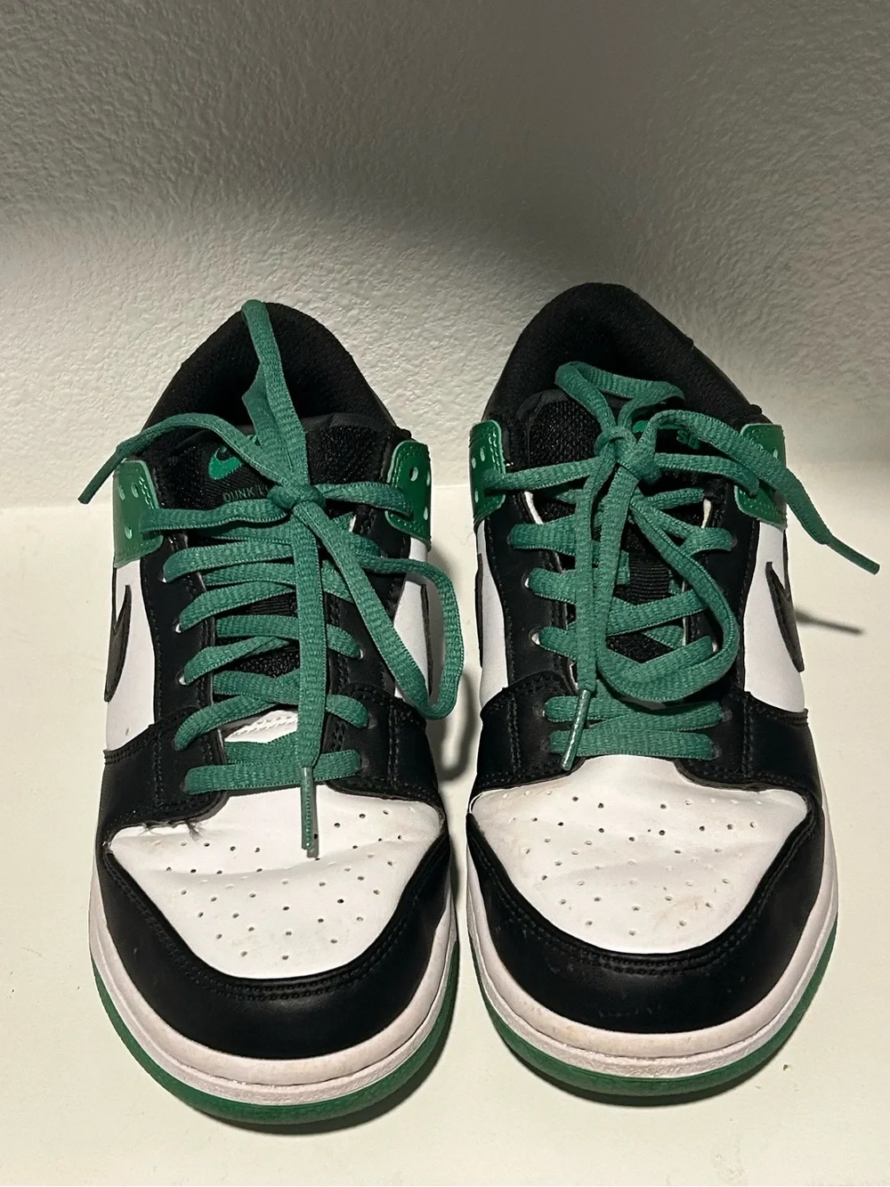 Nike Low Top Sneakers in White, Black & Green